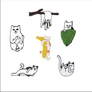 PIN BROOCH SET - CATS PLAYING
